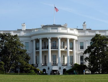 Λευκός Οίκος: «Ο πρόεδρος είπε πολύ σθεναρά στη δήλωσή του χθες πως καταδικάζει όλες τις μορφές βίας»